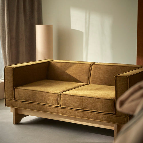 Tikamoon Eikenhouten bank met okerkleurige stof, 2-zits - Mosterd