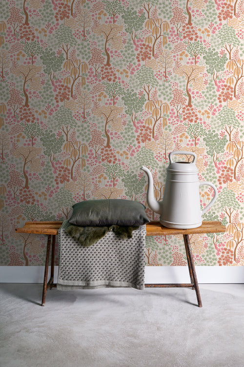 ESTAhome behang bomen en bloemen terracotta, roze en groen - 50 x 900 cm - 131185 - vtwonen shop