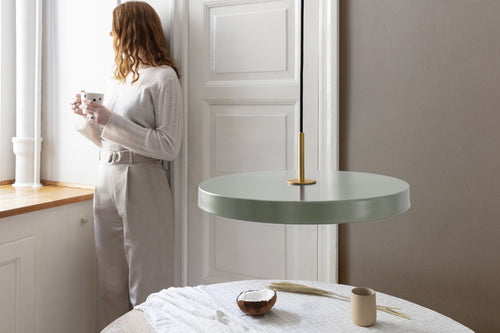 Umage Asteria Medium hanglamp nuance olive - met koordset - Ø 43 cm - vtwonen shop