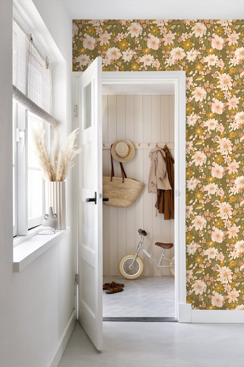 ESTAhome behang bloemen vergrijsd olijfgroen, licht roze en mosterdgeel - 50 x 900 cm - 130927 - vtwonen shop