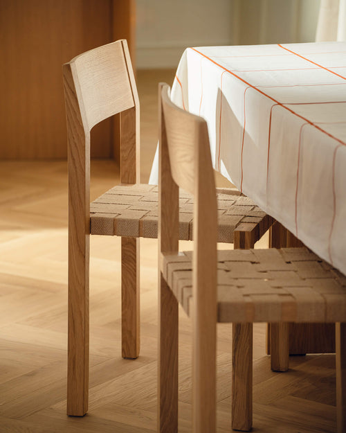 noo.ma Toli Chair - minimalistische eetkamerstoel, massief eiken, jute zitting