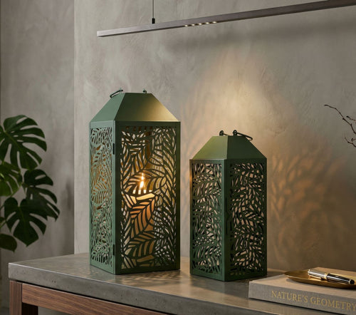 Set van 2 metalen lantaarns groen 18x18x44 - 14x14x34 cm
