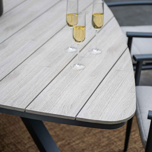 Edison tafel - triangelvorm - 170 cm-carbon black-light teak Vironwood - vtwonen shop