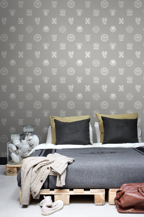 ESTAhome behang school emblemen taupe - 53 cm x 10.05 m - 128804