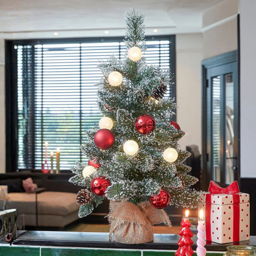 Black Box Trees Kaprun Kunstkerstboom in Jute - Kunst Kerstboom H60 x Ø39 cm - Sneeuw en Versiering - Groen, Rood, Frosted