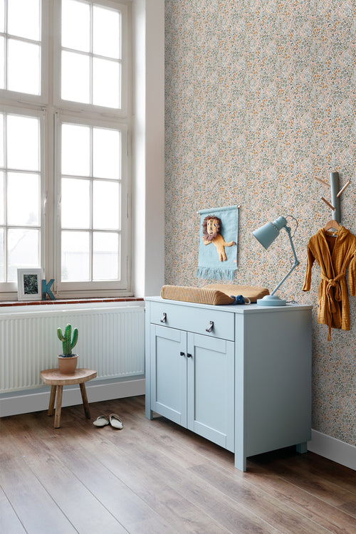 ESTAhome behang bloemetjes grijsblauw, terracotta roze en groen - 53 cm x 10.05 m - 139837 - vtwonen shop