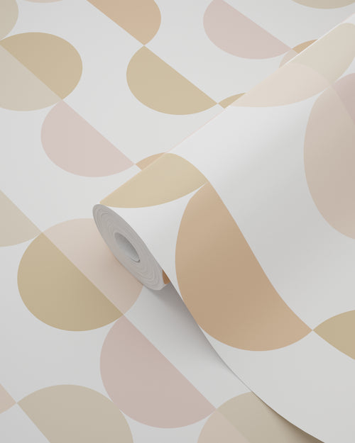 ESTAhome behang grafisch motief terracotta, roze en beige - 50 x 900 cm - 139621 - vtwonen shop