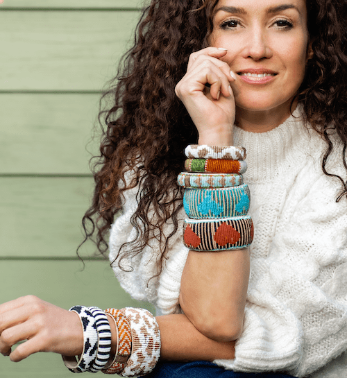 Return to Sender Armband breed bordeauxrood met hearts met glazen kralen