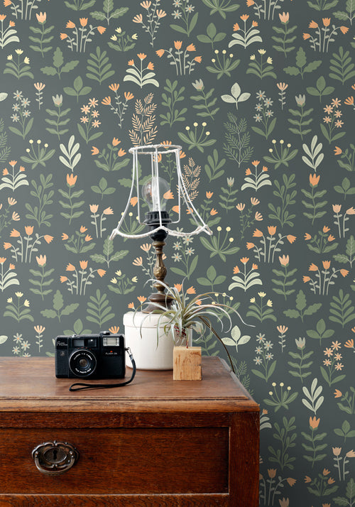 ESTAhome behang veldbloemen vergrijsd groen en oranje - 50 x 900 cm - 131098 - vtwonen shop
