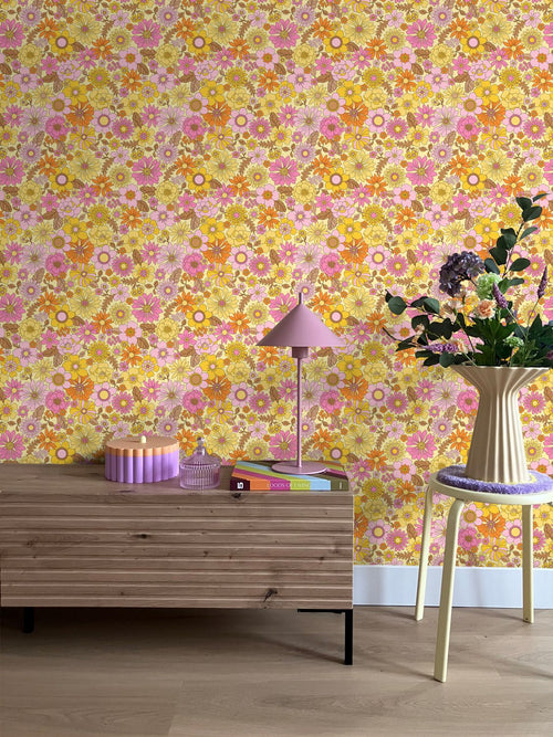 ESTAhome behang retro bloemen geel, roze en oranje - 50 x 900 cm - 131811
