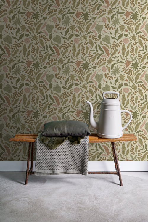 ESTAhome behang bladeren en bloemen olijfgroen, terracotta en roze - 50 x 900 cm - 131052 - vtwonen shop