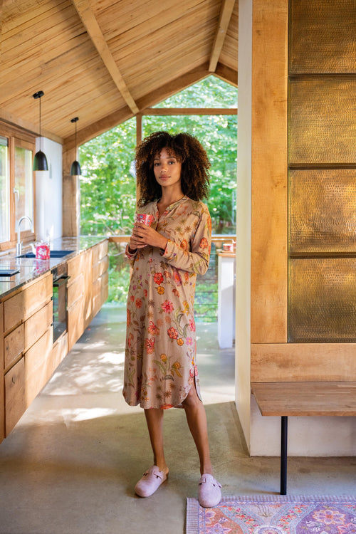 Pip Studio - Diogo Nachthemd Lange Mouw Dames - Coco Flower - Zand - XS - vtwonen shop