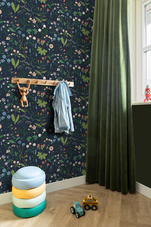 ESTAhome behang veldbloemen inktblauw en groen - 0.53 x 10.05 m - 139844 - vtwonen shop