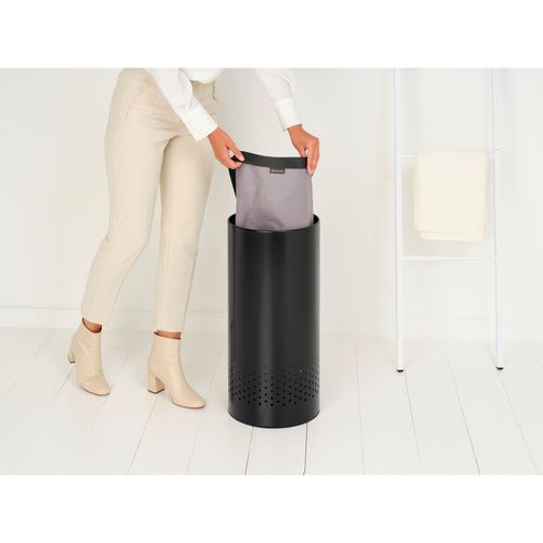 Brabantia Wasbox - 35L - kunststof deksel - matt black - vtwonen shop