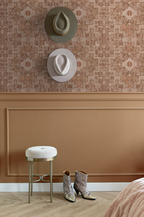 ESTAhome behang oosters kelim tapijt vergrijsd bruin - 50 x 900 cm - 131365 - vtwonen shop