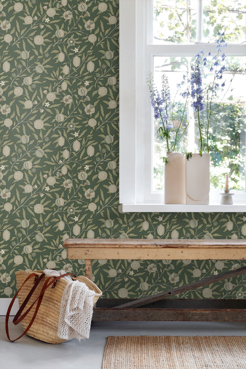 ESTAhome behang exotisch fruit en bladeren donkergroen en taupe - 50 x 900 cm - 131174 - vtwonen shop