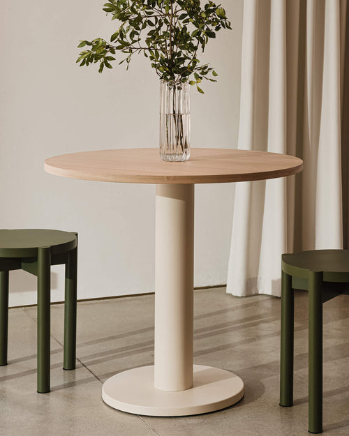noo.ma Sool Café tafel 70x70 cm - eikenfineer blad, zwart stalen onderstel
