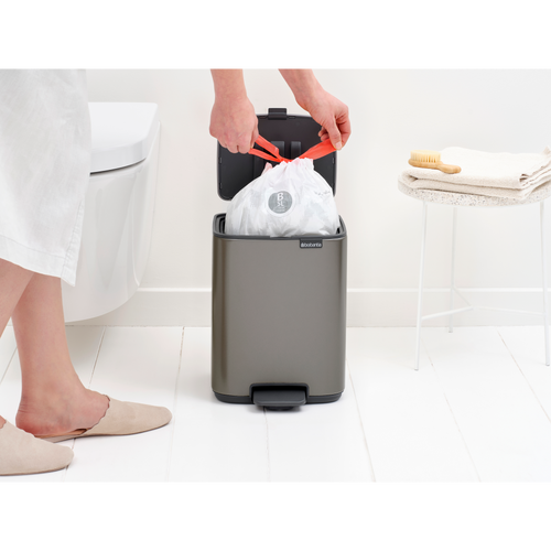 Brabantia Bo Pedaalemmer, 7 liter, stil sluitend, kunststof binnenemmer - Platinum