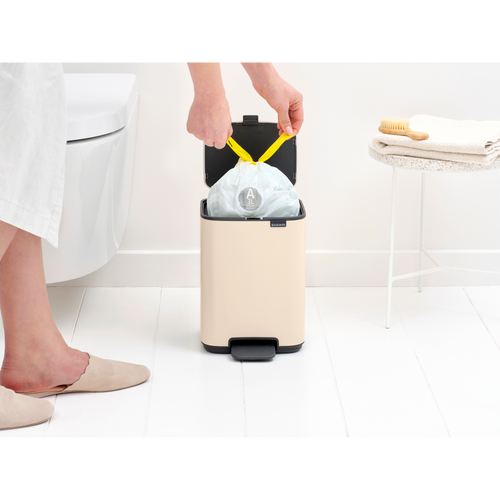 Brabantia Bo Pedaalemmer, 4 liter, stil sluitend, kunststof binnenemmer - Soft Beige