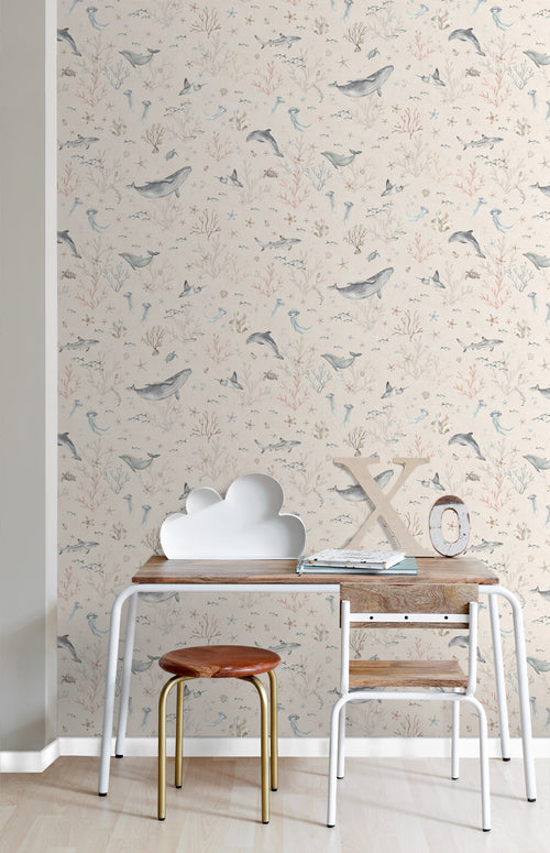 ESTAhome behang onderwaterwereld lichtbeige en vergrijsd blauw - 50 x 900 cm - 131260 - vtwonen shop