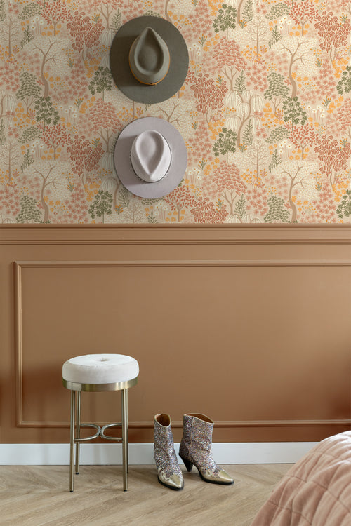 ESTAhome behang bomen en bloemen beige, terracotta en groen - 50 x 900 cm - 131186 - vtwonen shop