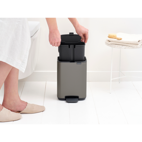 Brabantia Bo Pedaalemmer, 4 liter, stil sluitend, kunststof binnenemmer - Platinum