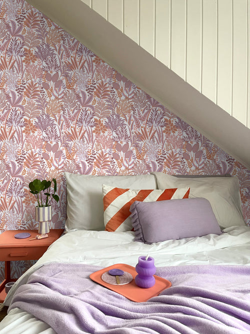 ESTAhome behang tropische bladeren en bloemen oranje en paars - 50 x 900 cm - 131667