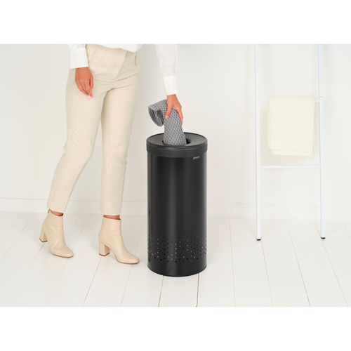 Brabantia Wasbox - 35L - kunststof deksel - matt black - vtwonen shop