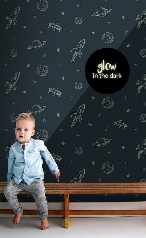 ESTAhome glow-in-the-dark behang planeten in de ruimte donkerblauw - 53 cm x 10.05 m - 139761