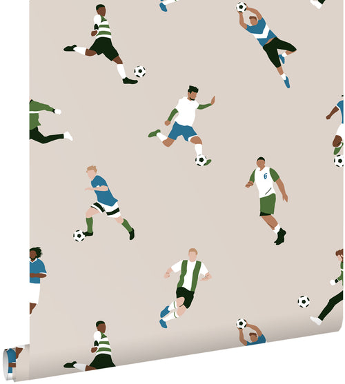 ESTAhome behang voetbalspelers beige en groen - 50 x 900 cm - 131557 - vtwonen shop