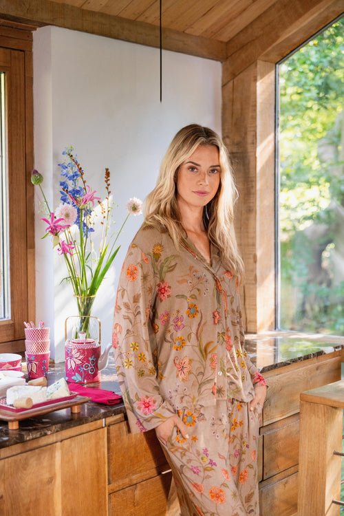 Pip Studio - Faye Pyjama t-shirt - Lange mouw Dames - Coco Flower - Zand - M