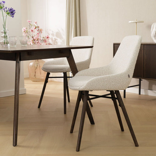 Nolon Nena-Isa Eetkamerstoel Bouclé Beige - Stof - Walnoot Poten - vtwonen shop