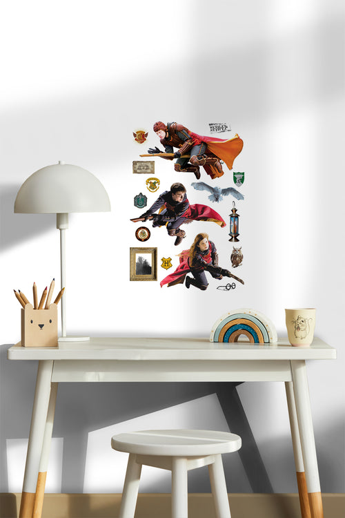 Sanders & Sanders muursticker Harry Potter grijs en rood - 65 x 42.5 cm - 601347