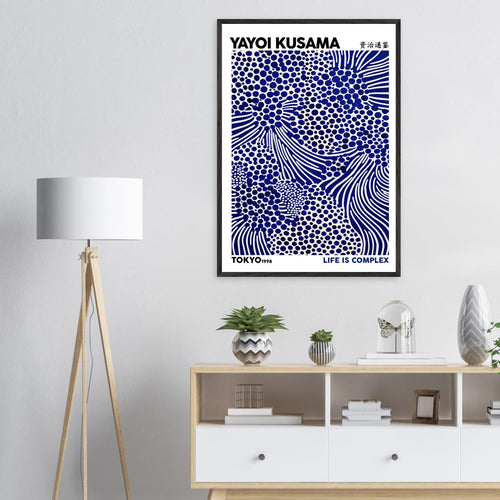 Artfulprints Poster met Lijst Yayoi Kusama - Life is complex   - 50x70 cm - Blauw