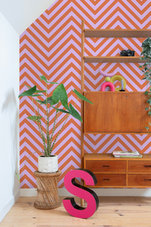 ESTAhome behang chevronpatroon paars en terracotta - 50 x 900 cm - 131409 - vtwonen shop