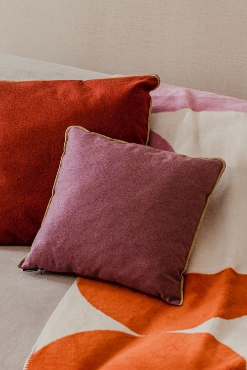 noo.ma DVU Kussen - 40x40 cm - Lilac Fluff & Poppy Red - vtwonen shop