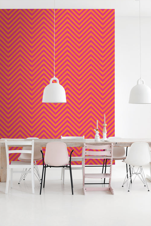 ESTAhome behang chevronpatroon oranje en fuchsia roze - 50 x 900 cm - 131405 - vtwonen shop