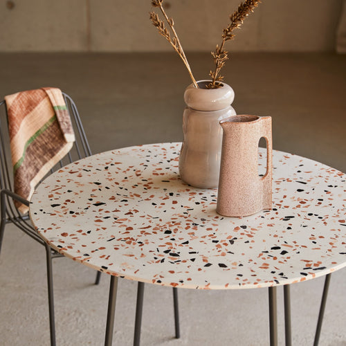 Tikamoon Ronde tafel van bruin premium terrazzo en metaal voor 4 personen - Bruin - vtwonen shop