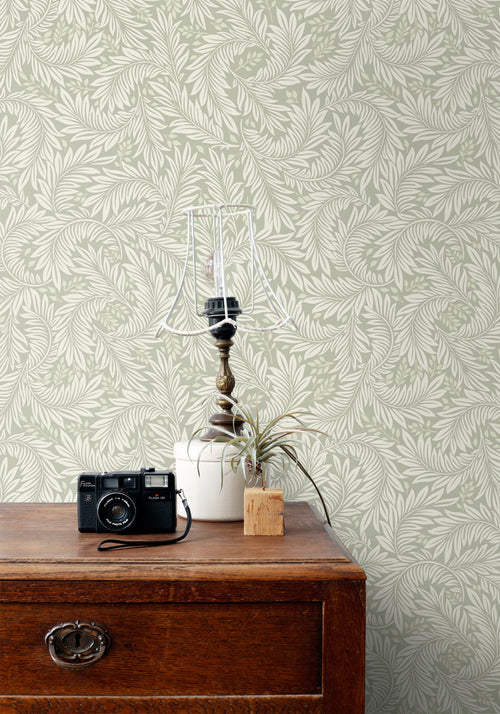 ESTAhome behang bladeren licht vergrijsd groen - 50 x 900 cm - 131142 - vtwonen shop