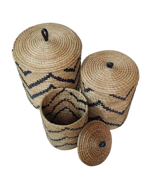 Handgevlochten Opbergmanden Set van 3 – Natuurlijke Wasmanden met Deksel – Mendong Gras – Decoratief & Functioneel - S:Dia27cm Hoogte 32cmM: Dia 3...