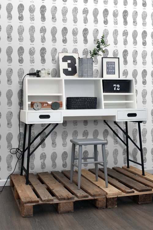 ESTAhome behang stadskaarten in vorm van schoenzolen zwart op wit - 53 cm x 10.05 m - 128818