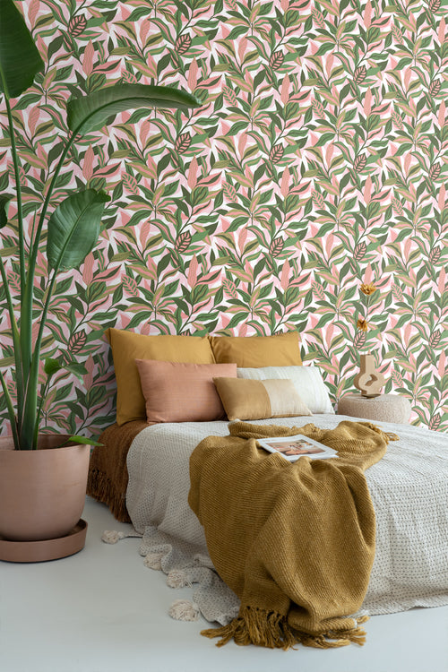 ESTAhome behang tropische bladeren groen en roze - 50 x 900 cm - 131041 - vtwonen shop