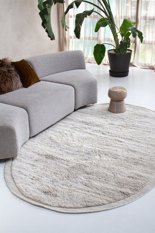 Vloerkleed MOMO Rugs Ysla Beige cream 250x350 cm