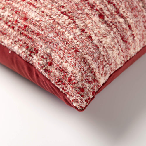 CHRISTAN - sierkussen 45x45 cm - bouclé - Emboldened - rood, roze, wit