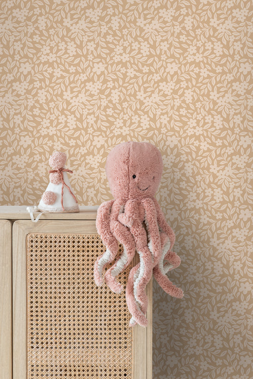 ESTAhome behang bloemetjes warm beige - 50 x 900 cm - 131444 - vtwonen shop