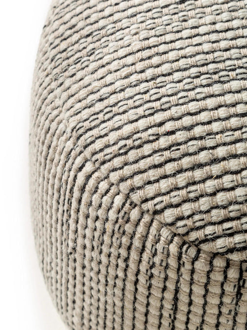 benuta handgemaakte wollen poef Rocco - beige/zwart - 55x55x30 cm