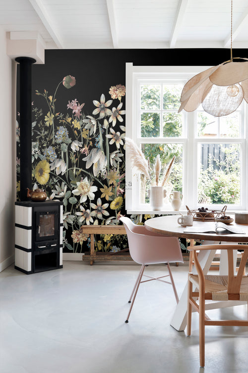 ESTAhome fotobehang veldbloemen multicolor op zwart - 150 x 279 cm - 159216 - vtwonen shop