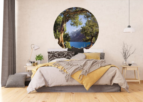 Sanders & Sanders zelfklevende behangcirkel berglandschap met bomen groen Ø 140 cm 601138