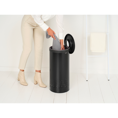 Brabantia Wasbox - 35L - kunststof deksel - matt black - vtwonen shop