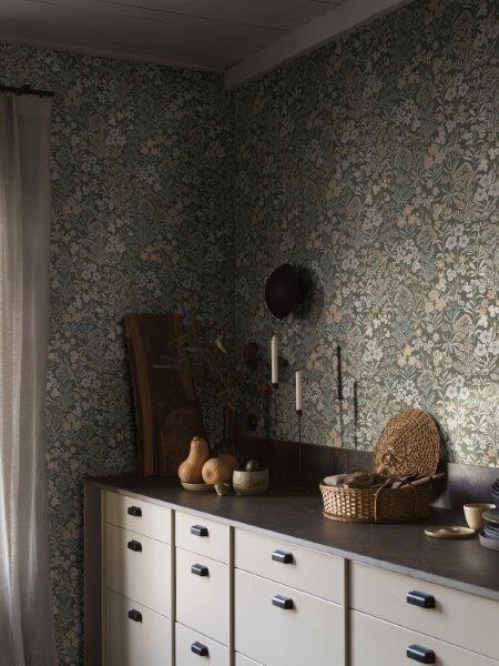 Borastapeter behang veldbloemen roze, vergrijsd groen en bruin - 53 cm x 10.05 m - 660349 - vtwonen shop